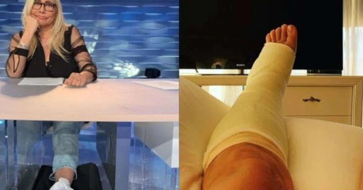 Domenica In, clamoroso autogol di Mara Venier ingessata: "Stop ironie". Eppure... si frega da sola