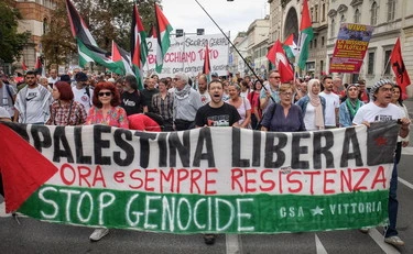 https://media.liberoquotidiano.it/EQfMy_fmSGx2Xi0REoey1CWE6v3N9M14gJWul9PNY9M/width:800/quality:90/aW1hZ2VzLzIwMjUvMDkvMTQvMTM0ODM0MDUyLWY3NTZiZjFiLWJlMDAtNDVkOS05YjJkLTA5MmFkNTljMGQwMy5qcGc.webp