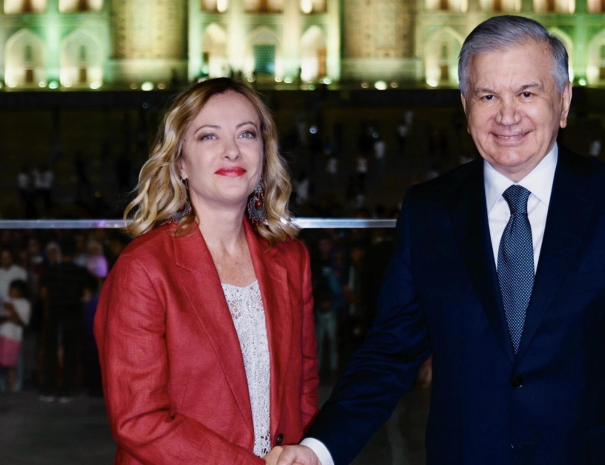 Giorgia Meloni in Uzbekistan, "accordo da 3 miliardi"
