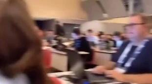 Geolier insultato in sala stampa: "Chi ca***?", "Escludere la Campania"