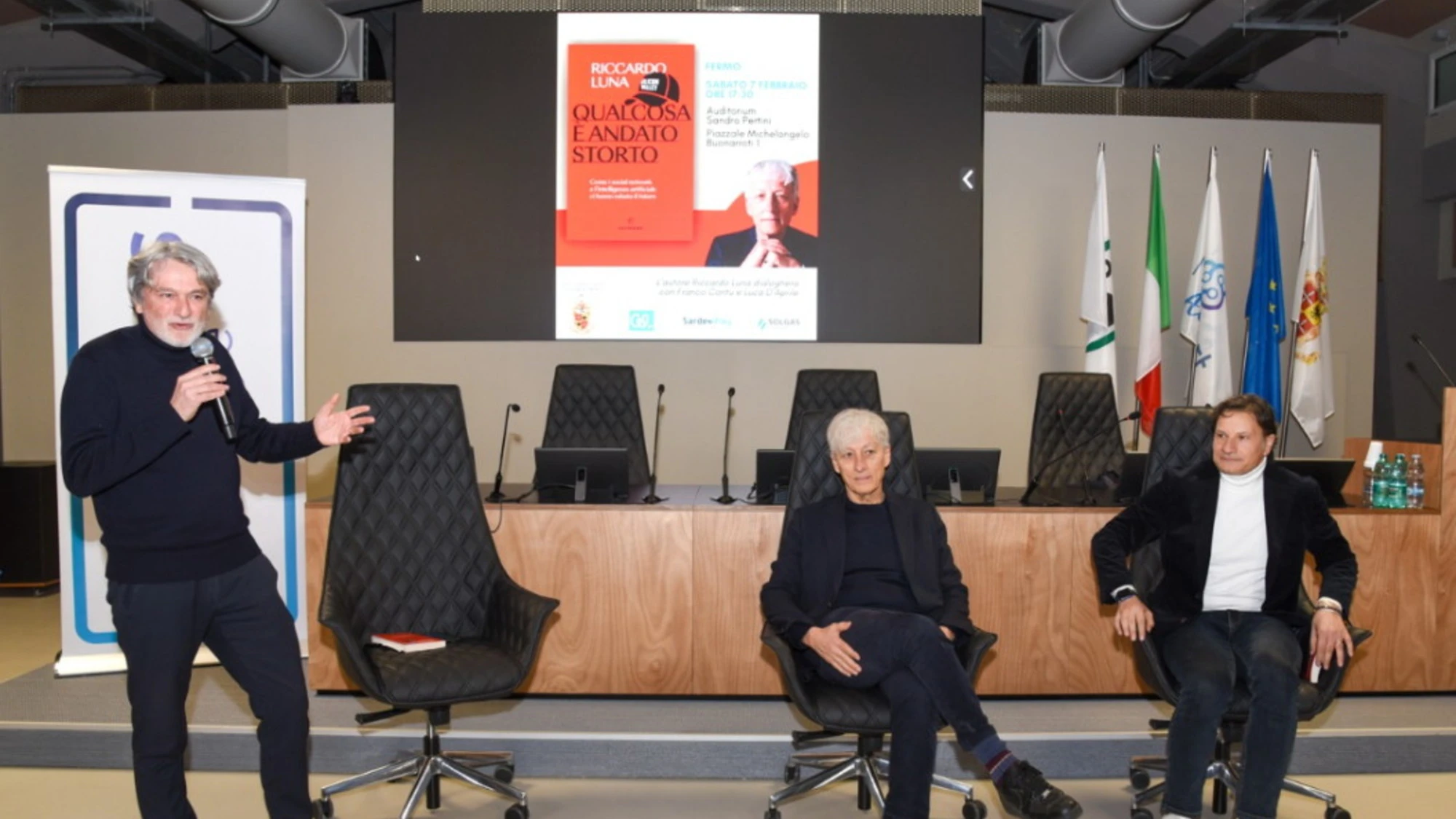 Riccardo Luna dà la sveglia al popolo del web: "Gli algoritmi puntano su rabbia e paura"