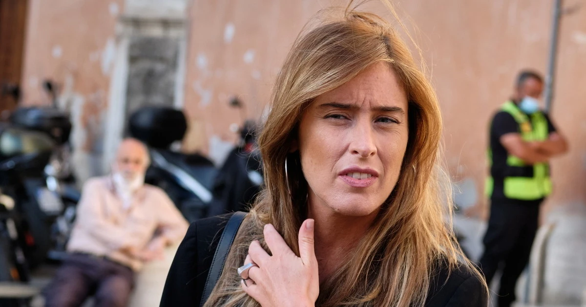 Boschi intercettata con Conte: "Me lo tengo", la frase rubata in piazza