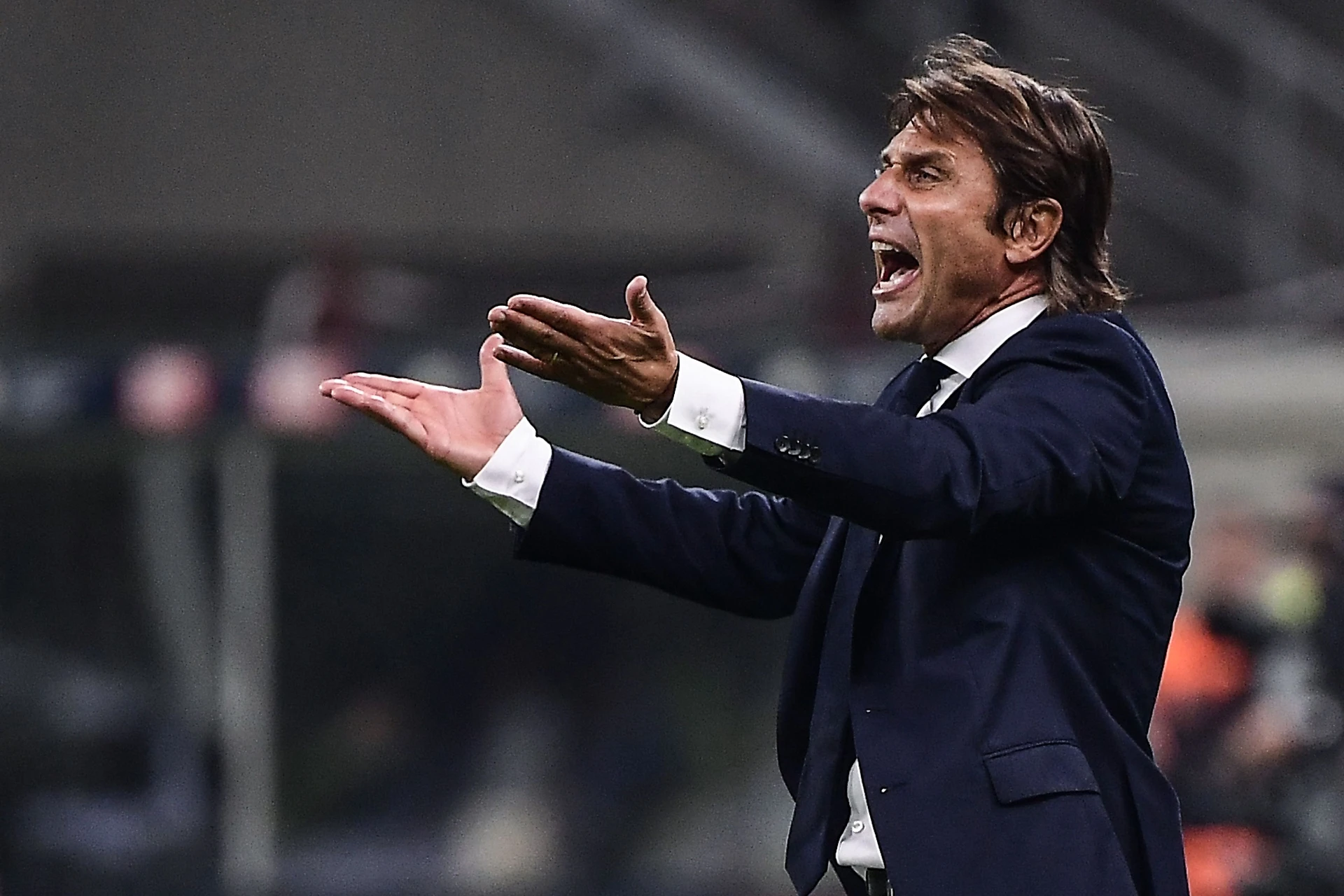 Antonio Conte, il re Mida della Serie A: su 119 giornate, ne ha passate 100 in vetta alla classifica