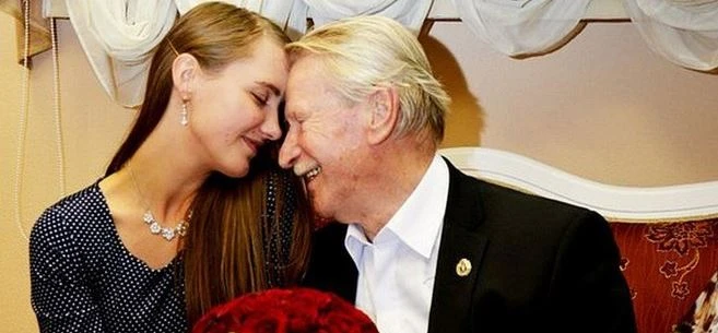 L'attore russo Ivan Krasko divorzia dalla quarta moglie: lui 87 anni, lei 27, disastro sotto le lenzuola