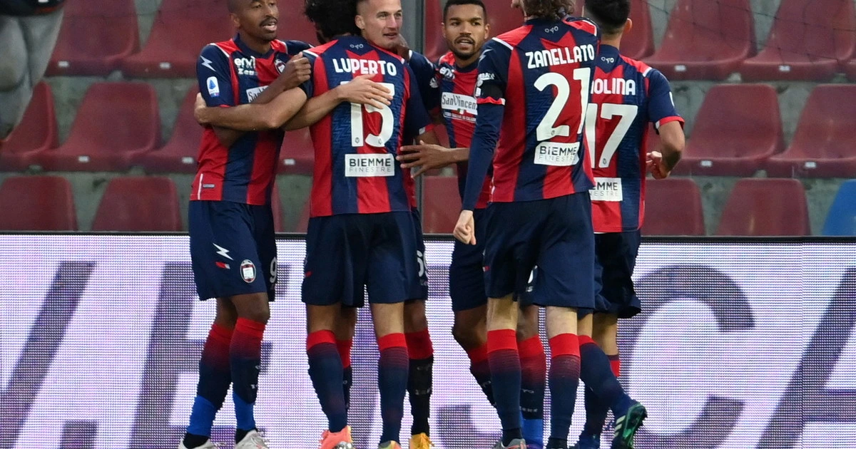 Quattro gol e Spezia steso: riscatto-Crotone, la prima vittoria in Serie A