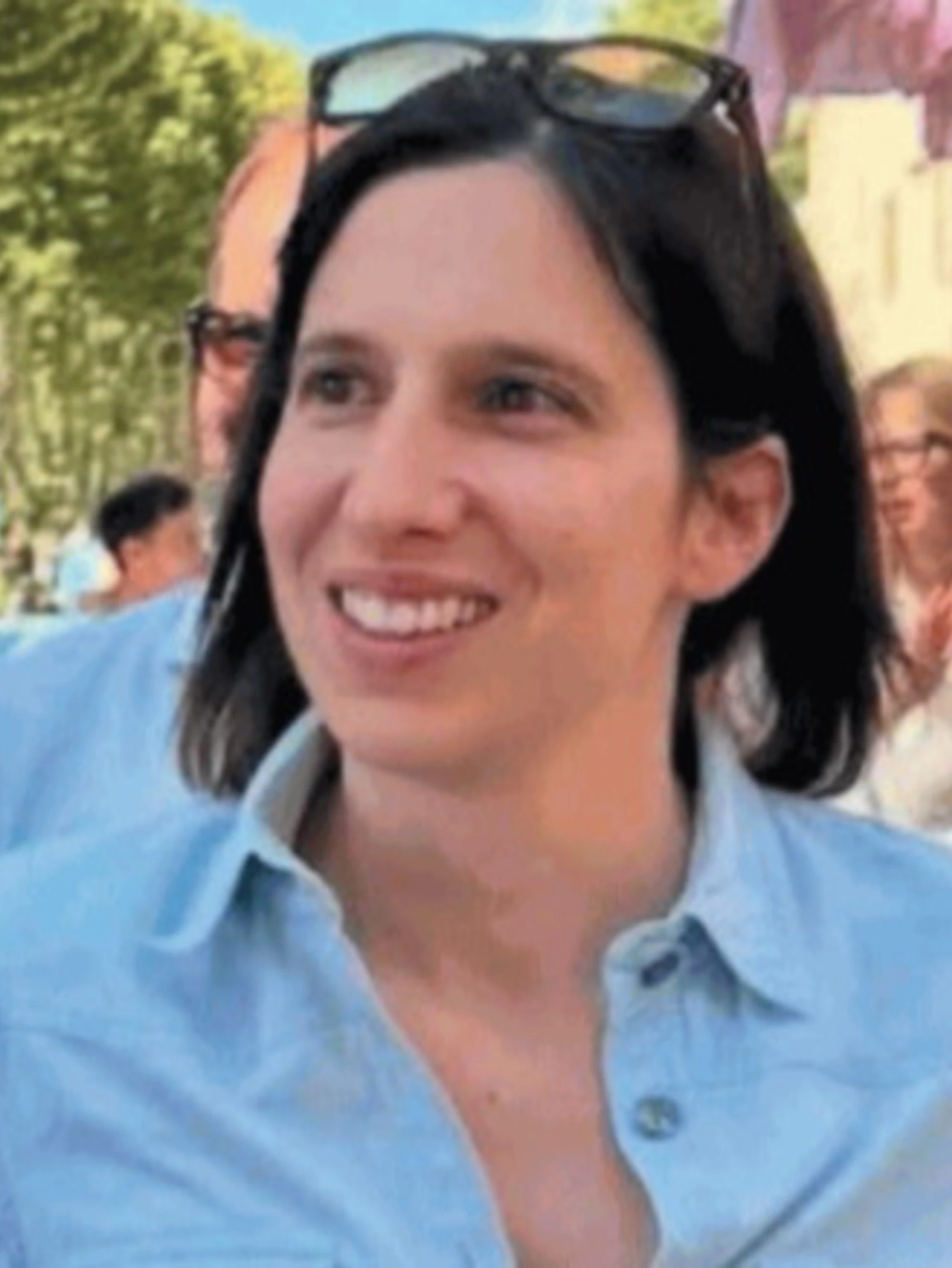 Elly Schlein, presa a sberle da tutti. Eppure lei ride...