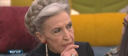 Grande Fratello Vip, Barbara Alberti lascia la casa per motivi di salute: il comunicato ufficiale