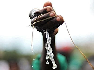 Acqua potabile alla comunità Mulagi in Uganda con "Just a drop" e Mce