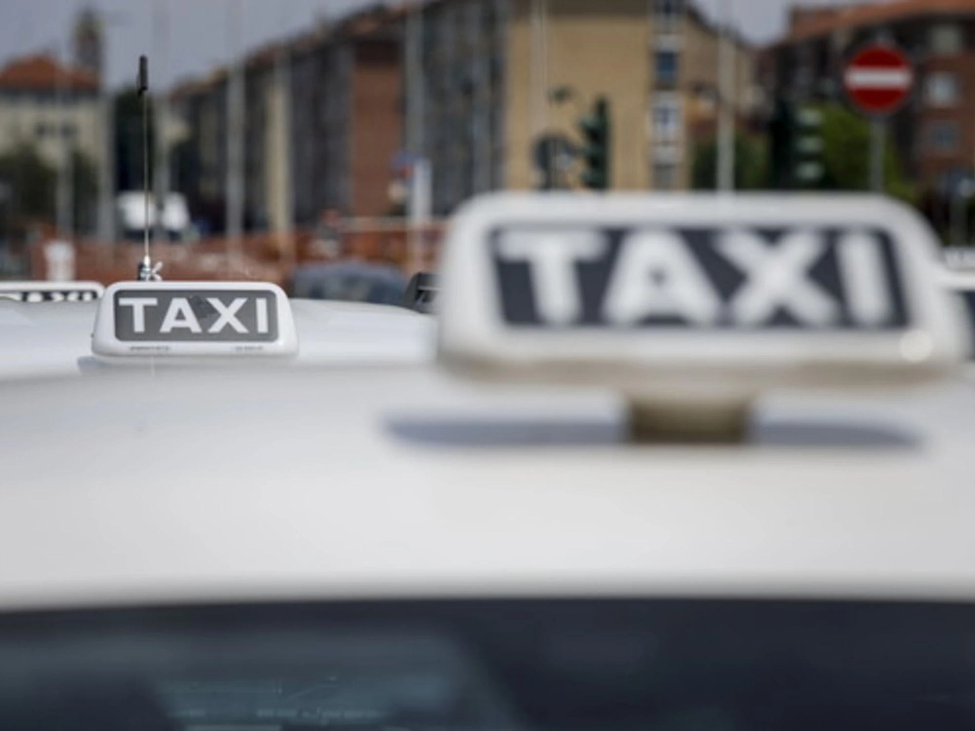 La protesta dei taxi: "No a Uber tra gli sponsor dell'Anci"