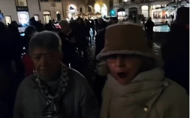 Maurizio Landini, che imbarazzo: "Le vede quelle bandiere rosse?"