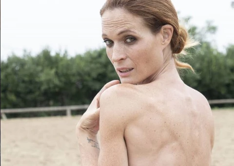 Grande Fratello Vip, Jane Alexander furibonda: "Non sono anoressica", pubblica una foto sconvolgente