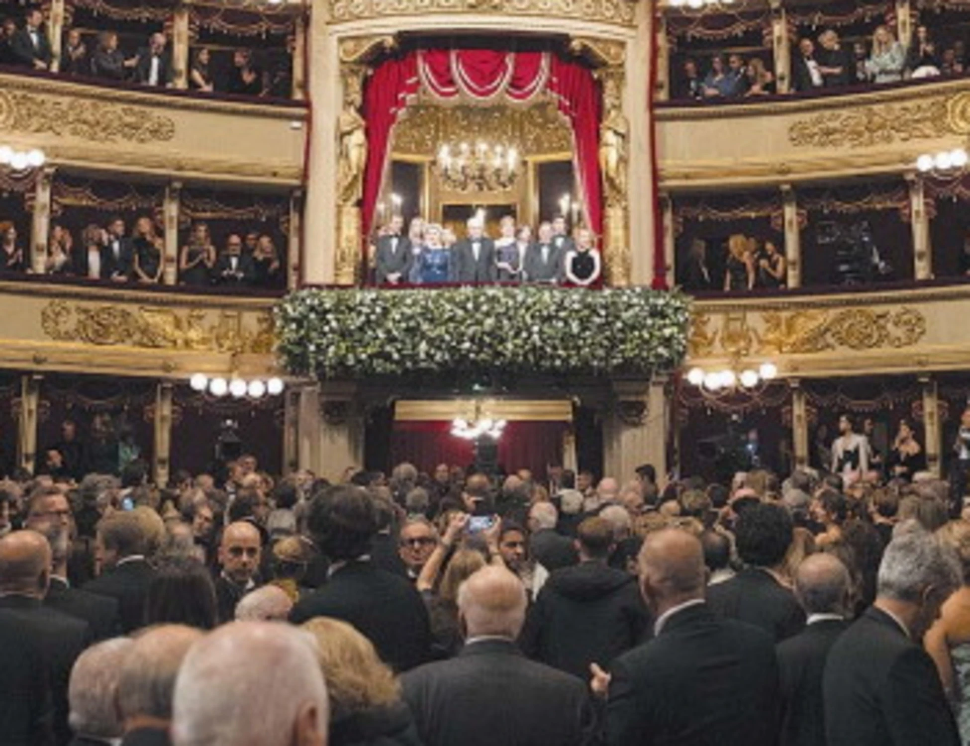 Milano, urlò "Palestina libera" alla Scala: maschera licenziata  
