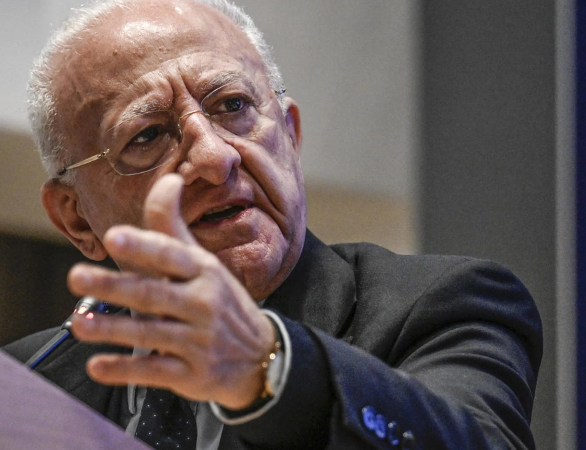 De Luca, "bisogna essere imbecilli": siluro su Schlein e Pd