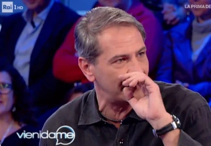 Vieni da Me, Lorenzo Crespi cancella suo padre: "Il suo cognome non conta. Quando ero piccolo..."