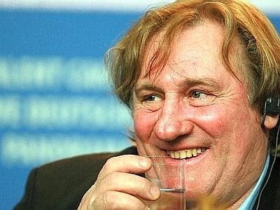 Francia, bocciata tassa per i super-ricchi ma Depardieu non fa marcia indietro