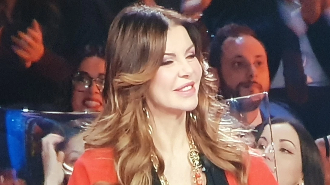 Isola dei Famosi, parla Alba Parietti: "Perché sono in studio e cosa penso di Lorella Cuccarini"