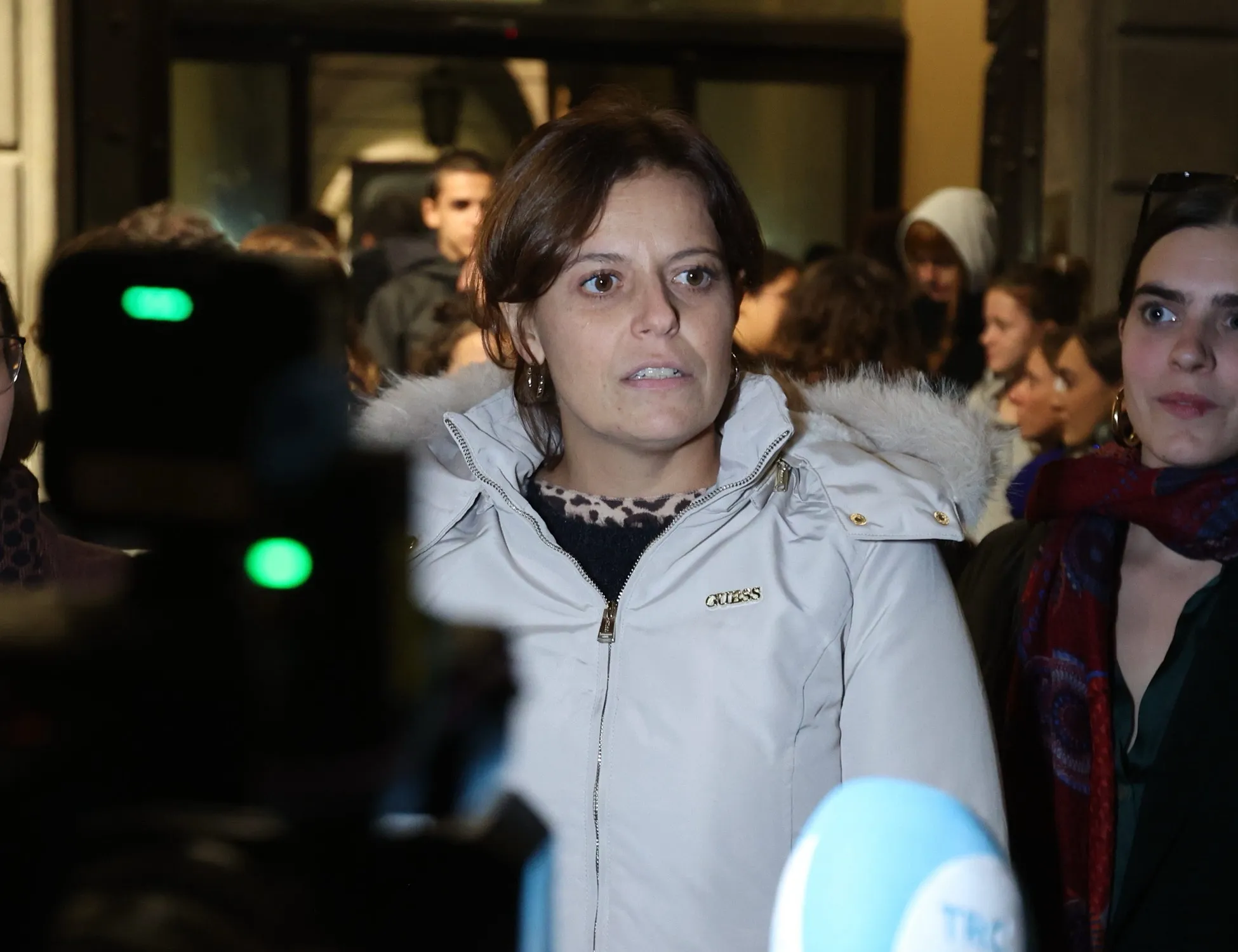 Leggi l'articolo: Le arrestano l'amico antifa? Salis frigna