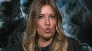 PiazzaPulita, Selvaggia Lucarelli imbarazzante sul video di Beppe Grillo: "Vi ricordate Teresa Bellanova?"