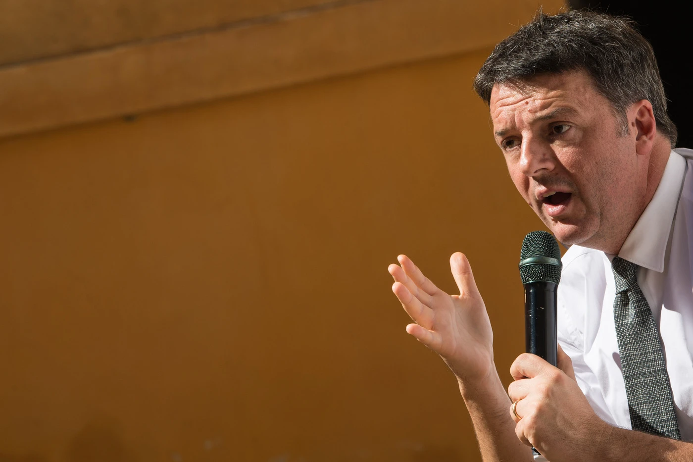 Matteo Renzi contro Conte e Pd: "Questi sono idioti, non hanno capito che non voglio far cadere il governo"