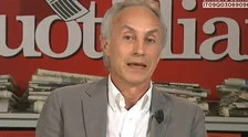 Marco Travaglio, la prima pagina del Fatto: "Autostrade libere", Salvini posizionato sotto i piloni del ponte Morandi