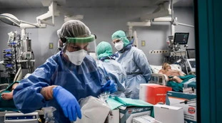 Coronavirus, primi segnali di rischio dopo la Fase 2: sale il valore R(t), "a metà giugno vedremo"