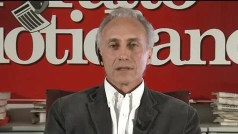 Marco Travaglio al servizio del M5s, assolve Rocco Casalino: "Ha fatto molti errori, ma..."
