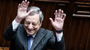 Carlo De Benedetti, il "no" di Mario Draghi a Calenda? "La poltrona nel mirino del premier"