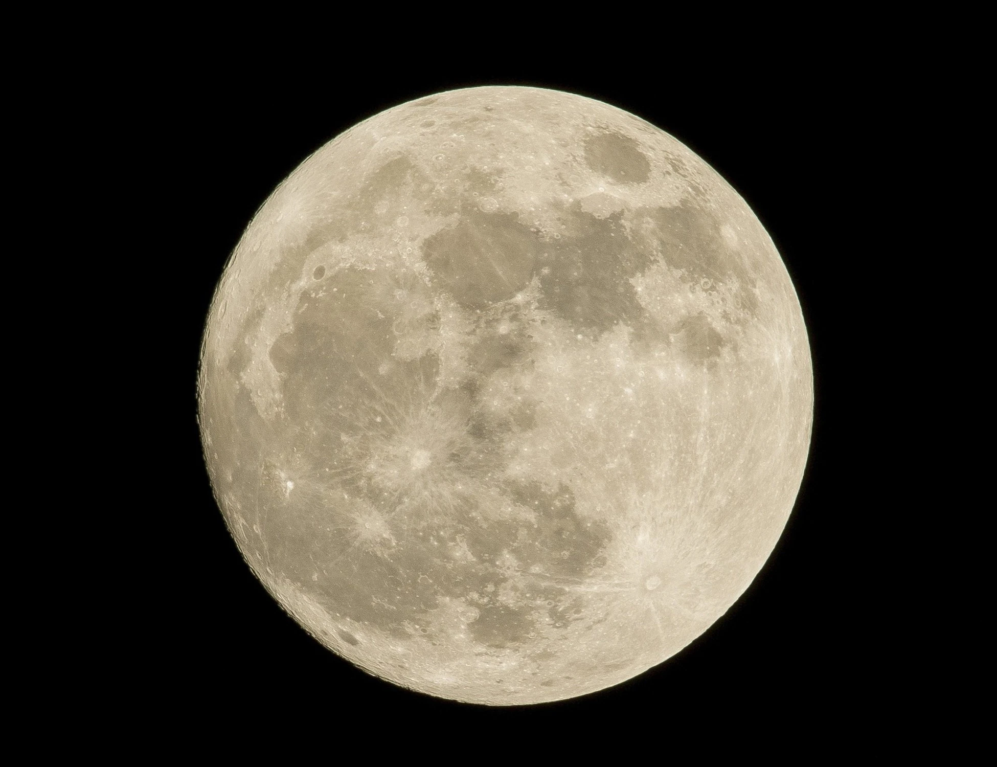 L'uomo ama la Luna e vi fa sempre ritorno