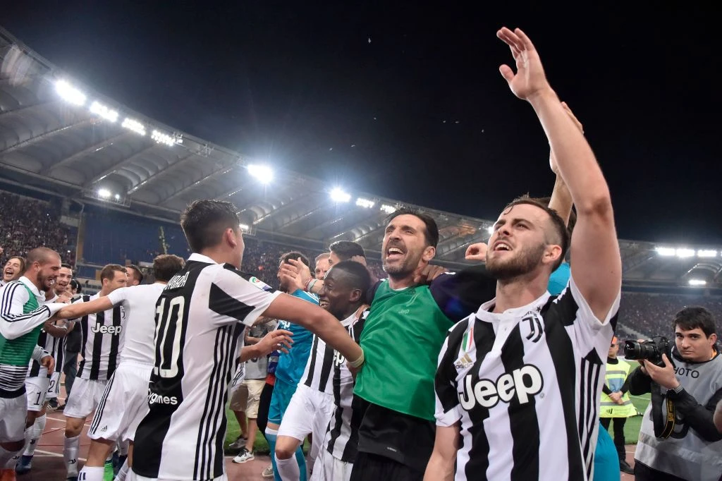 Juventus, è leggenda: 0-0 con la Roma e settimo scudetto di fila. Il Napoli vince, record di punti