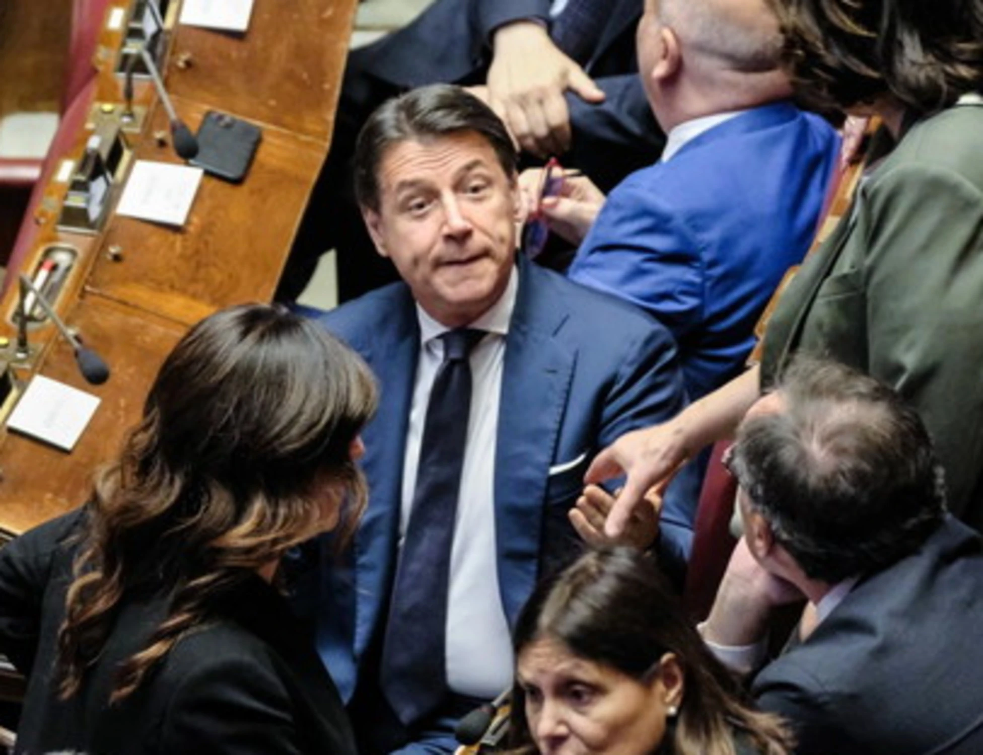 Pd e M5s fanno lo show invece di lavorare