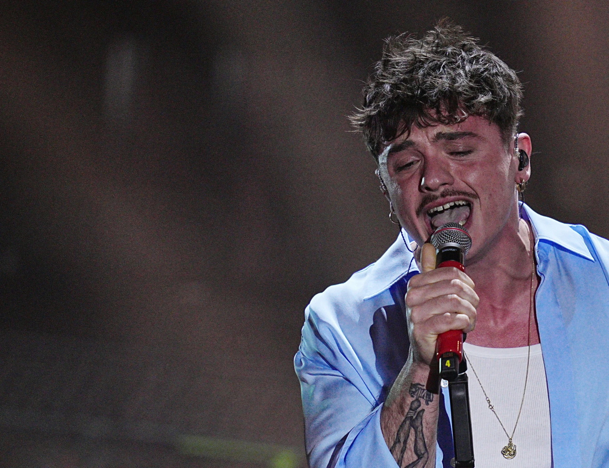 Olly nella bufera: "Cafone", "maleducato". Come ha ridotto il ristorante