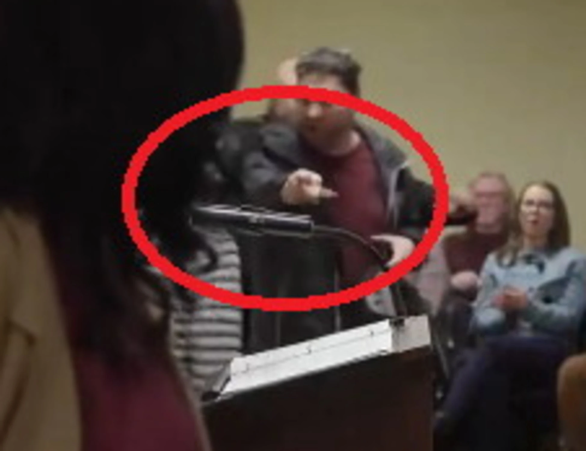 Minneapolis, agguato alla deputata dem: aggredita con una siringa