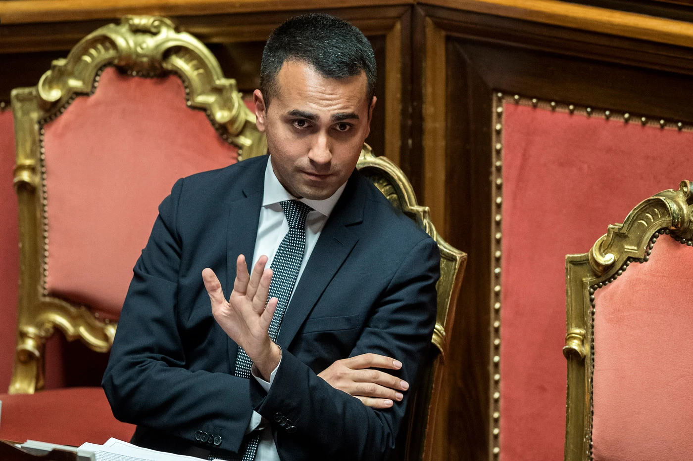 Luigi Di Maio umiliato di fronte ai ministri: trattato da zimbello da Tria. "Non si fa", gelato pure Conte
