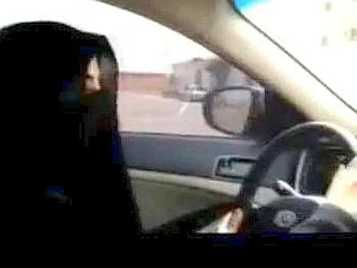 A. Saudita, le donne sfidano il divieto di guida: sabato tutte al volante