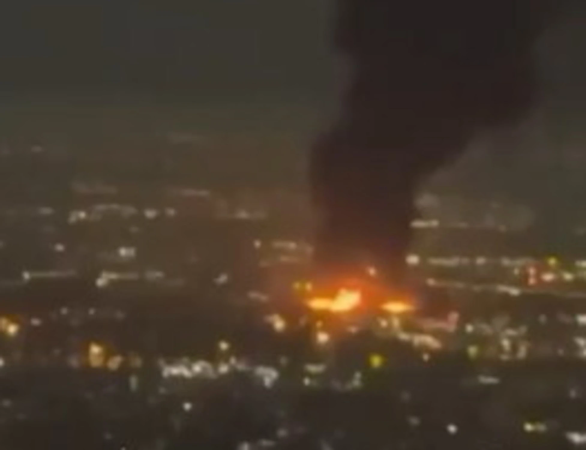 Iran, colpito e distrutto l'aereo di Khamenei a Mehrabad: il video del raid