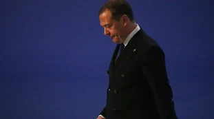 Medvedev choc: "Possono succedere incidenti", terrore in Europa