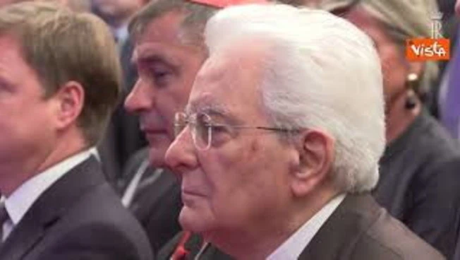 Standing ovation per Mattarella al Teatro Regio di Torino per "Terra Madre e Salone del gusto"