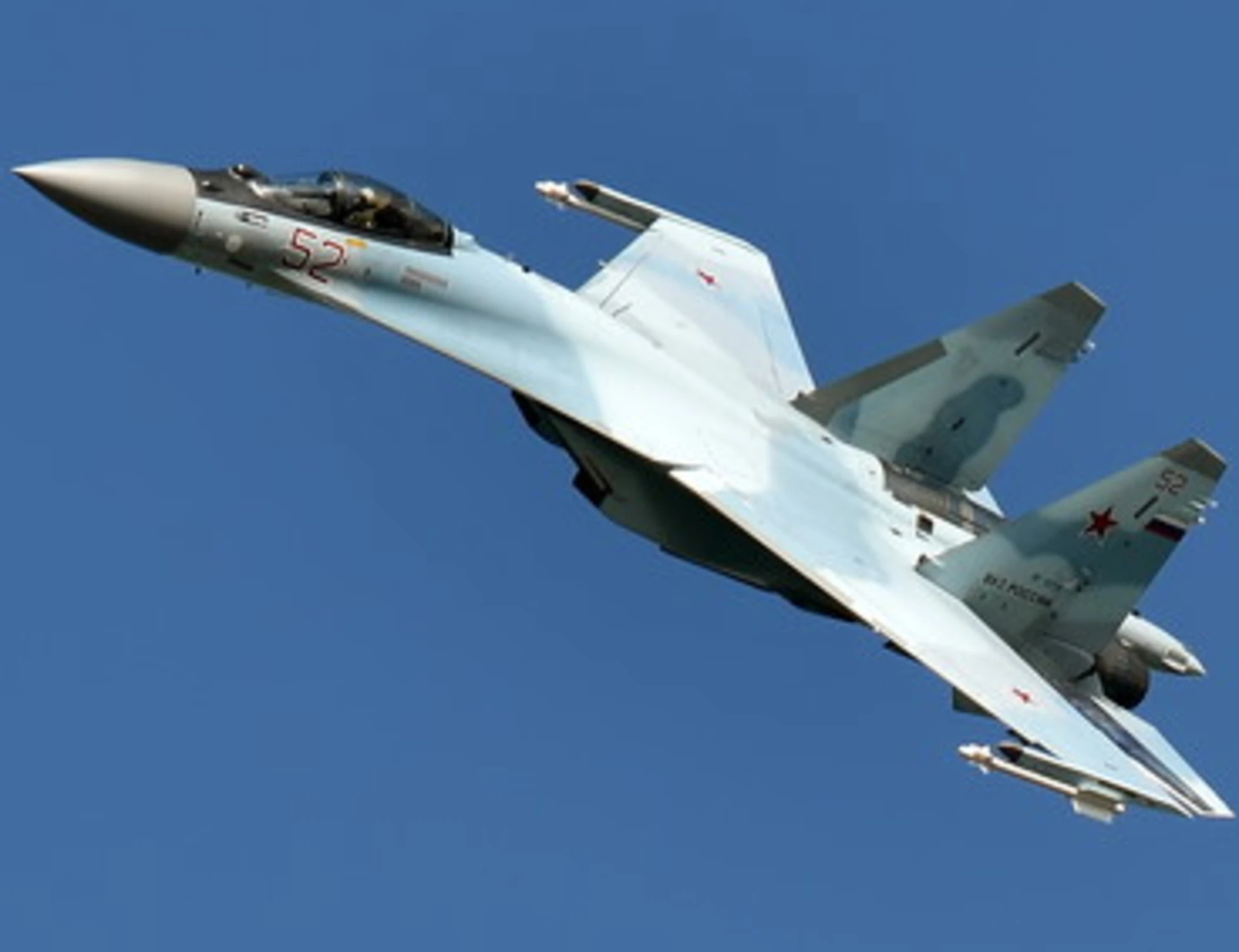 Ucraina, record per Putin: caccia russo abbatte un jet a 190 chilomteri di distanza 