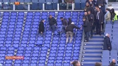 Stadio Olimpico, padre accompagna la figlia in bagno e lascia lo zaino per tenere il posto: allarme bomba, delirio sugli spalti