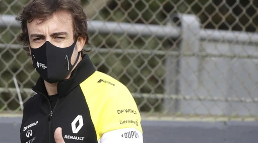 Dramma per Fernando Alonso, travolto in bicicletta: corsa in ospedale, a rischio l'inizio di stagione in F1