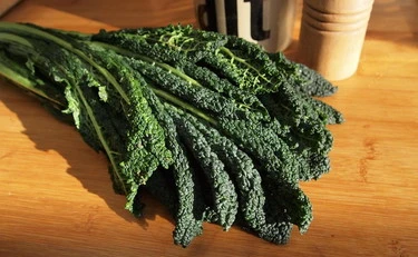 Cavolo nero, addio vecchiaia: il doppio segreto dell'ortaggio