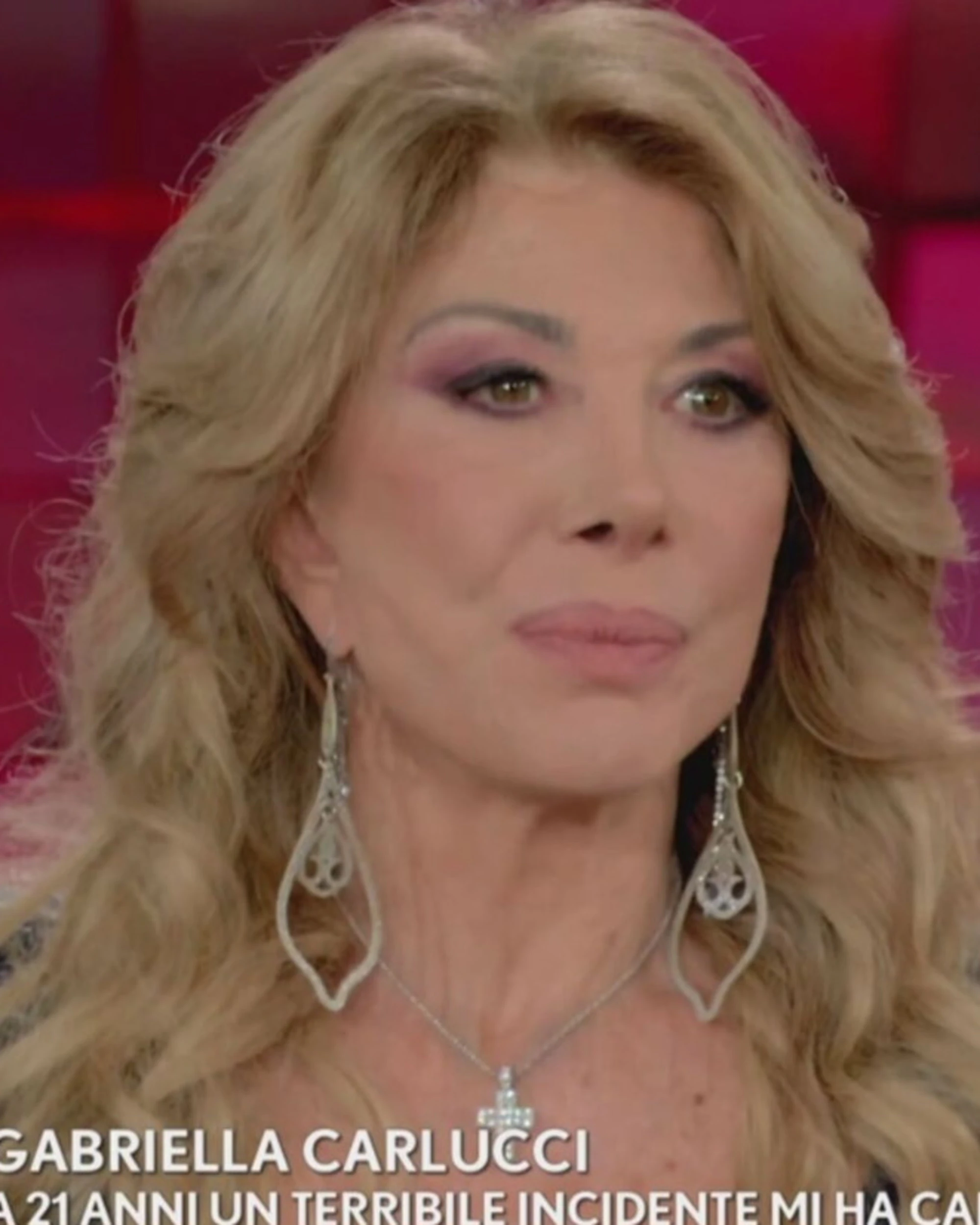 Gabriella Carlucci esalta Giorgia Meloni: "Sì per favore!", sinistra a pezzi