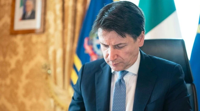 Giuseppe Conte invoca il perdono: "In troppi non hanno ancora ricevuto aiuti, chiedo scusa agli italiani"