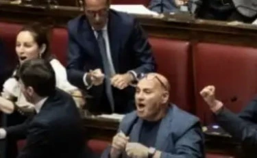 Legge elettorale, governo sotto? Occhio a Fassino: la clamorosa foto degli scranni Pd