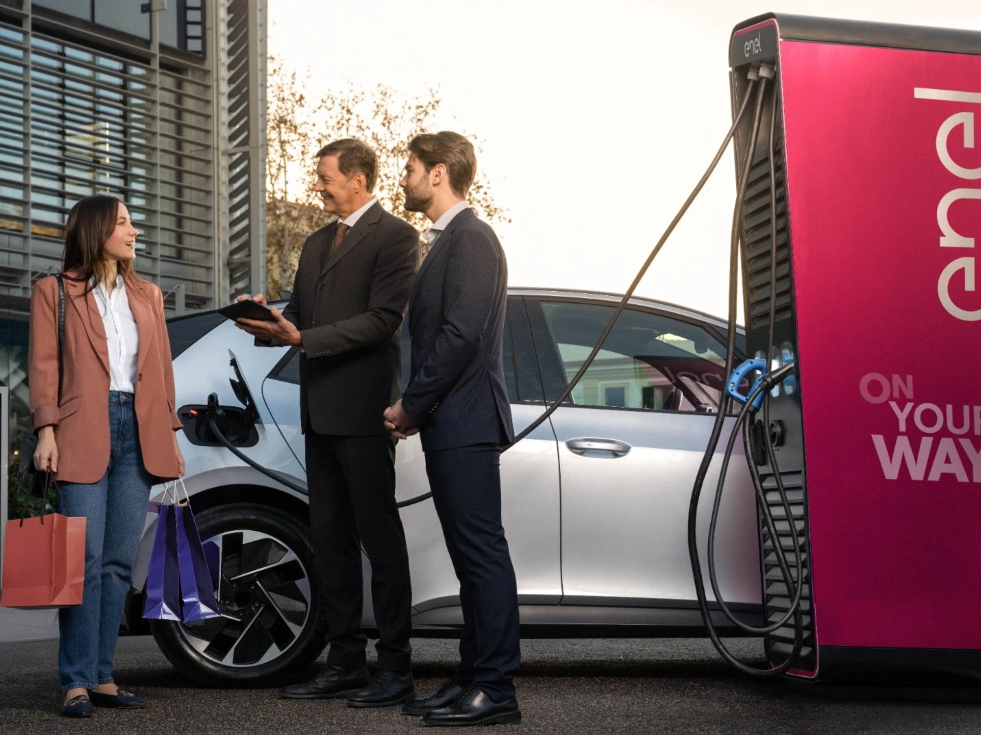 Plug&Charge, la ricarica elettrica Enel diventa immediata: colleghi il cavo e il gioco è fatto