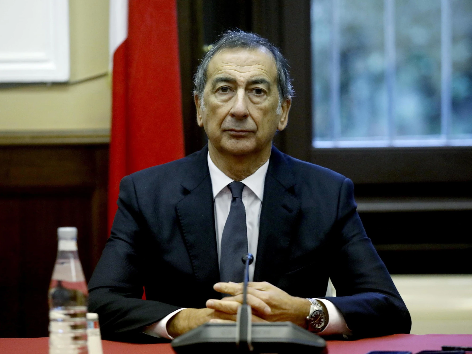 Beppe Sala, il capo di gabinetto passa col rosso: recidivo, maxi-multa e patente ritirata