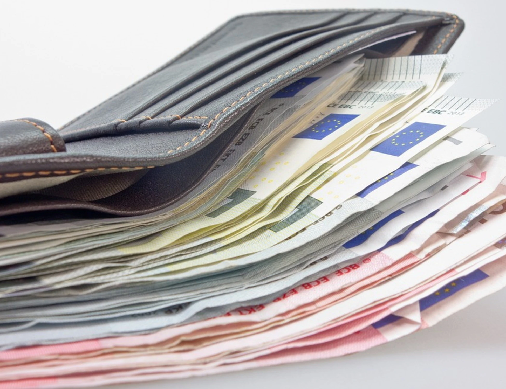 Mantova, incassa per tre anni la pensione della mamma morta: come lo scoprono