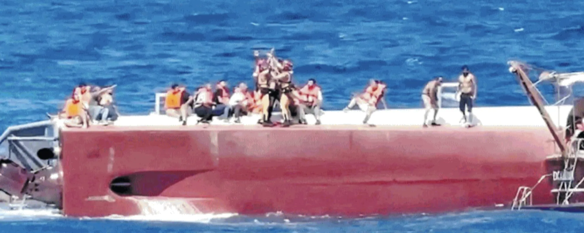 Il boato, poi il naufragio: la vergogna del comandate, arrestato