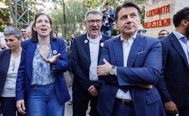 La costante rossa: piazze piene, urne vuote