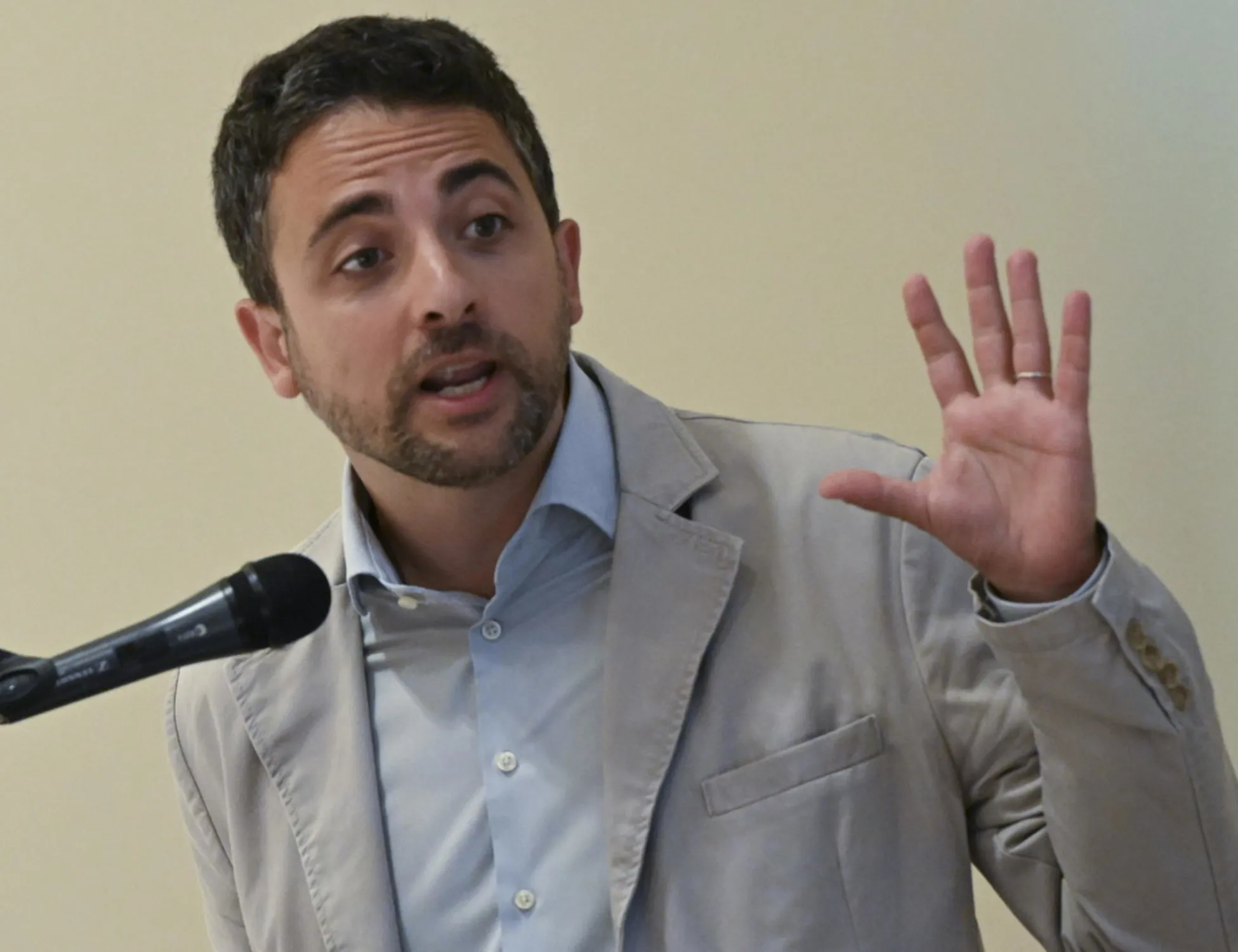 Immigrazione, l'ultima follia Pd: la cittadinanza a chi aiuta i giudici